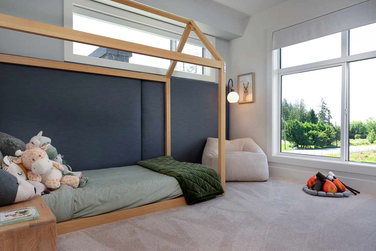 Plan A – kid's bedroom with house-frame floor bed and forest views