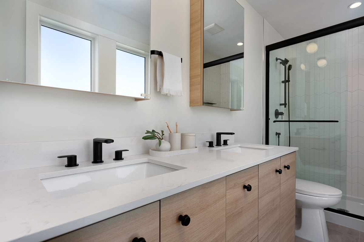 Plan A – double-vanity ensuite with quartz counters and large mirror