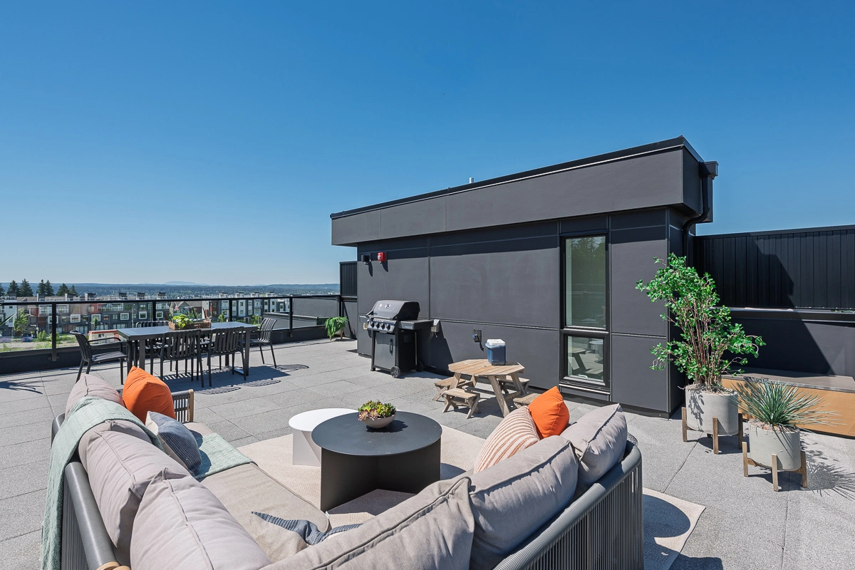 Plan A – rooftop terrace with BBQ, picnic table and skyline views