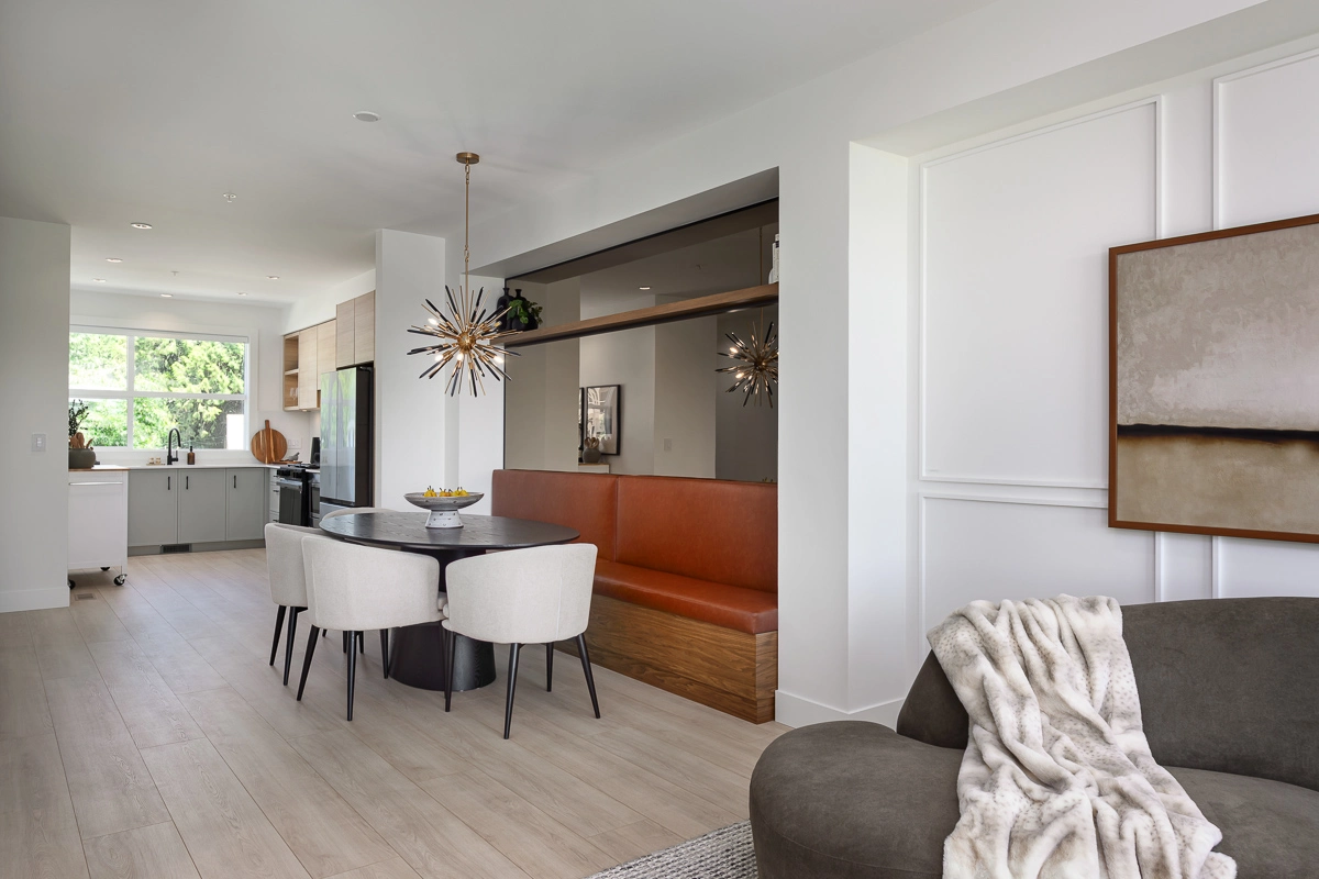 Plan B – open dining area with banquette seating, round table and sputnik chandelier leading to the kitchen